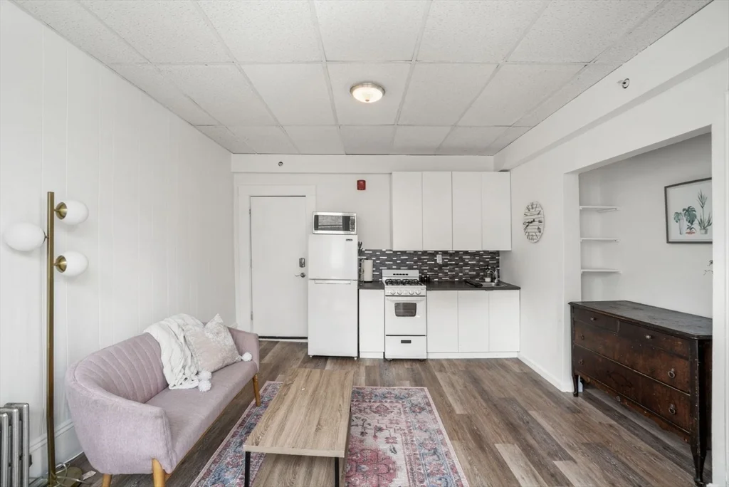 1 bed, 1 bath apartment for rent at 928 Dorchester Ave Unit 11, Dorchester — photo 9 of 17