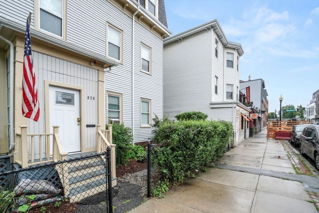 1 bed, 1 bath apartment for rent at 928 Dorchester Ave Unit 11, Dorchester — photo 14 of 17