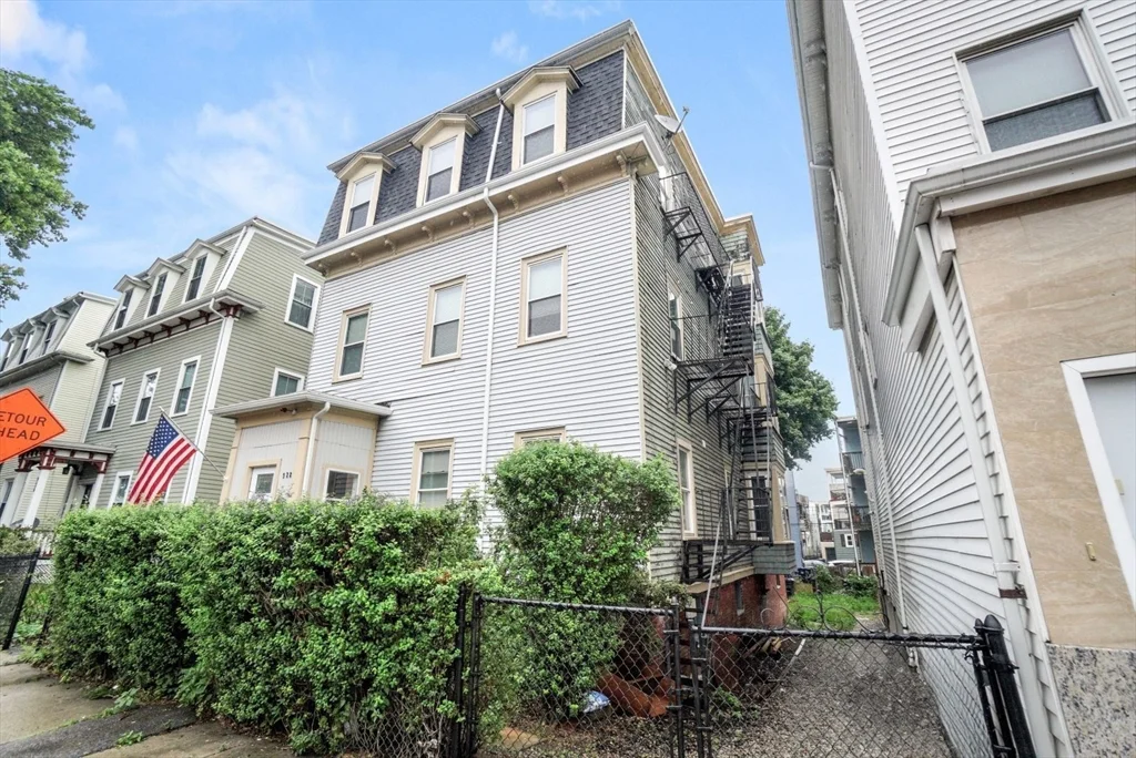 1 bed, 1 bath apartment for rent at 928 Dorchester Ave Unit 11, Dorchester — photo 15 of 17