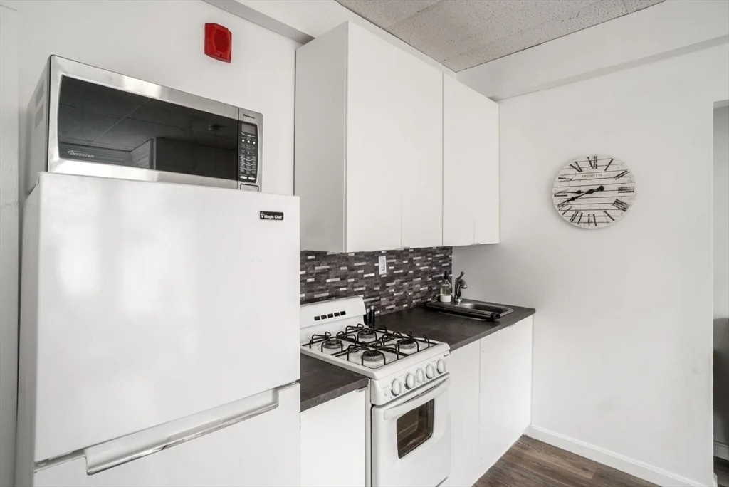 1 bed, 1 bath apartment for rent at 928 Dorchester Ave Unit 11, Dorchester — photo 8 of 17