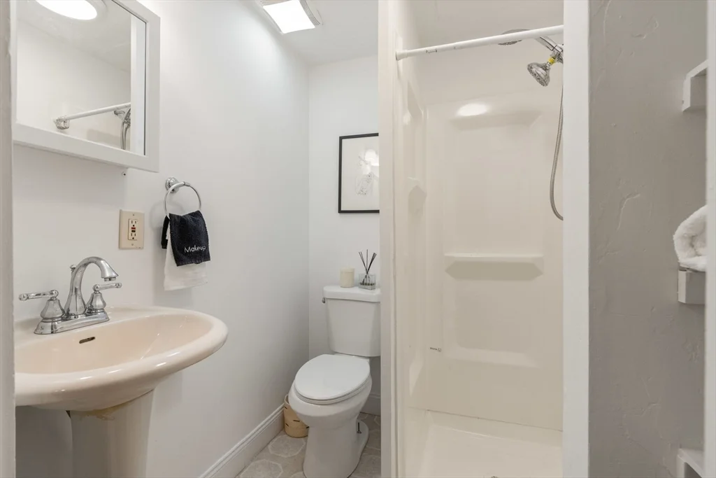 Studio bed, 1 bath apartment for rent at 928 Dorchester Ave Unit 2, Dorchester — photo 8 of 11