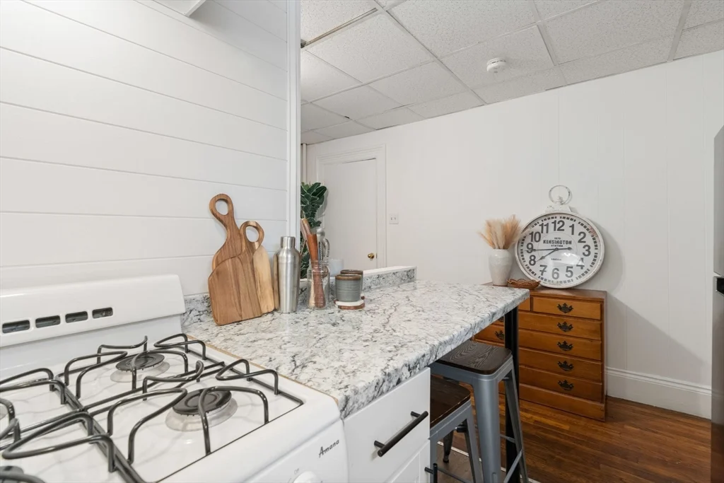 Studio bed, 1 bath apartment for rent at 928 Dorchester Ave Unit 2, Dorchester — photo 7 of 11