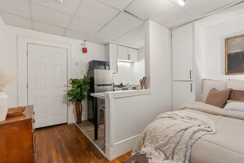 Studio bed, 1 bath apartment for rent at 928 Dorchester Ave Unit 2, Dorchester — photo 3 of 11