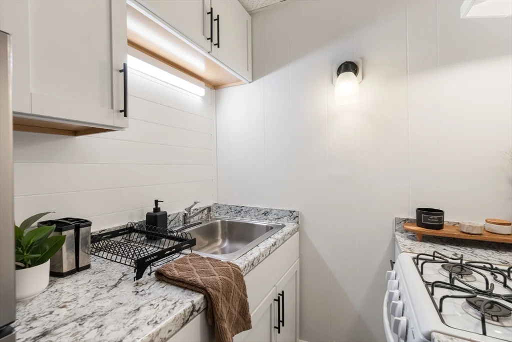 Studio bed, 1 bath apartment for rent at 928 Dorchester Ave Unit 2, Dorchester — photo 5 of 11