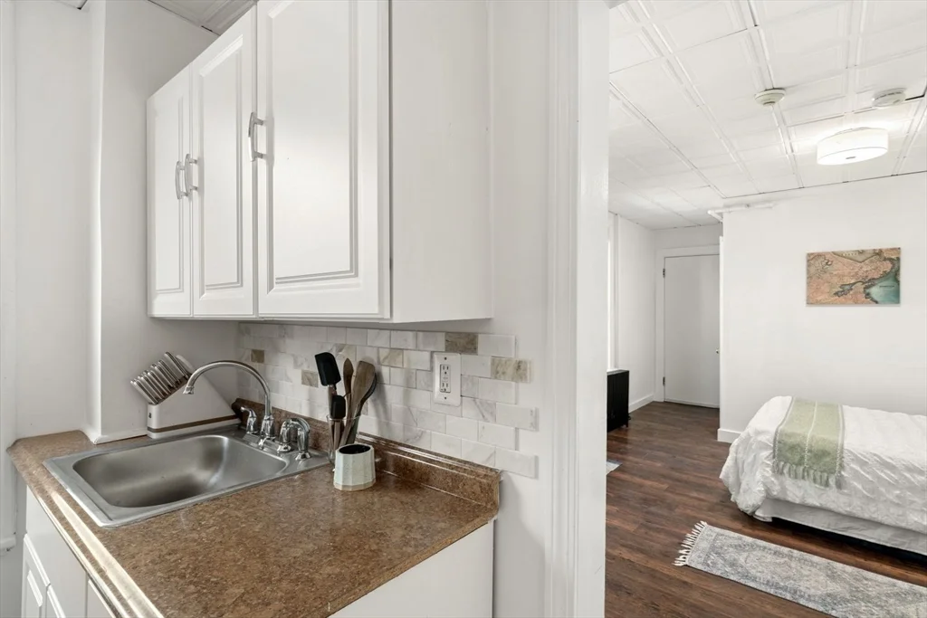 Studio bed, 1 bath apartment for rent at 928 Dorchester Ave Unit 8, Dorchester — photo 5 of 15