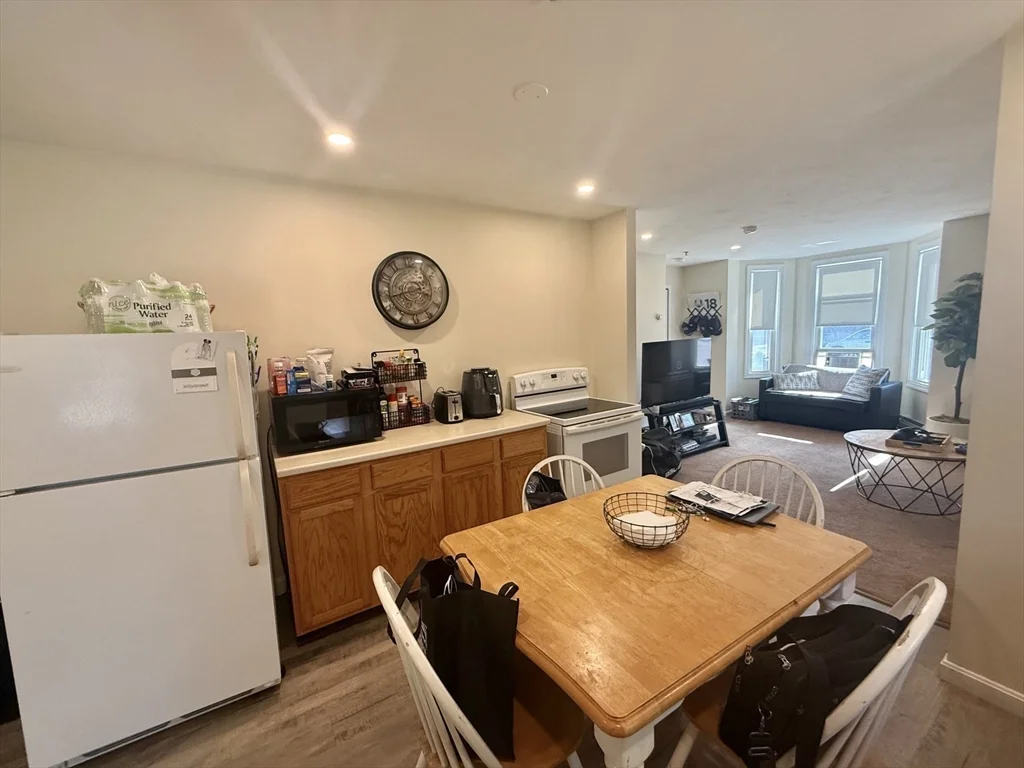 1 bed, 1 bath apartment for rent at 928 Main St Unit A, South Weymouth — photo 3 of 10