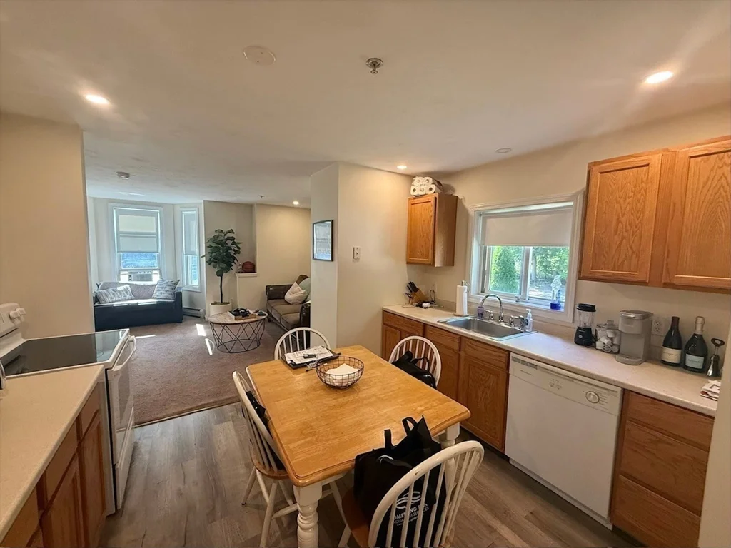 1 bed, 1 bath apartment for rent at 928 Main St Unit A, South Weymouth — photo 2 of 10