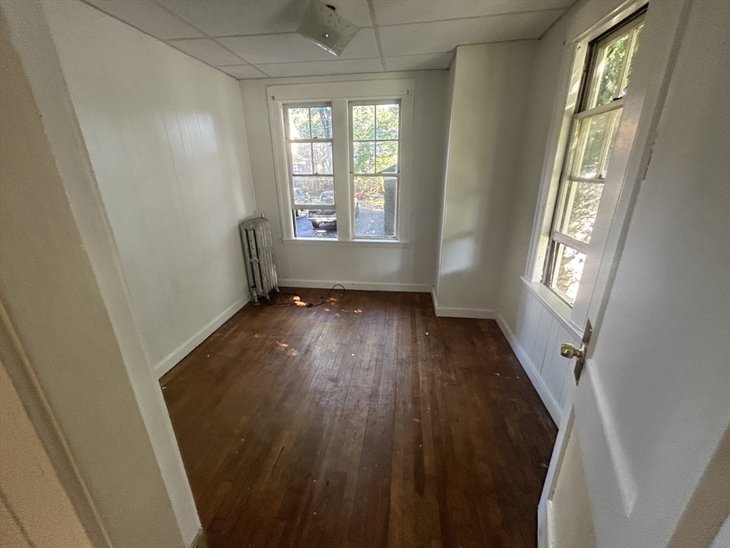 3 bed, 1 bath apartment for rent at 929 Pleasant St Unit 2, Worcester — photo 5 of 6