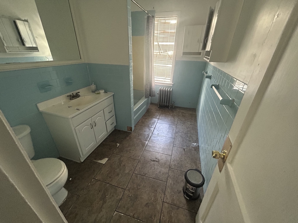 3 bed, 1 bath apartment for rent at 929 Pleasant St Unit 2, Worcester — photo 4 of 6