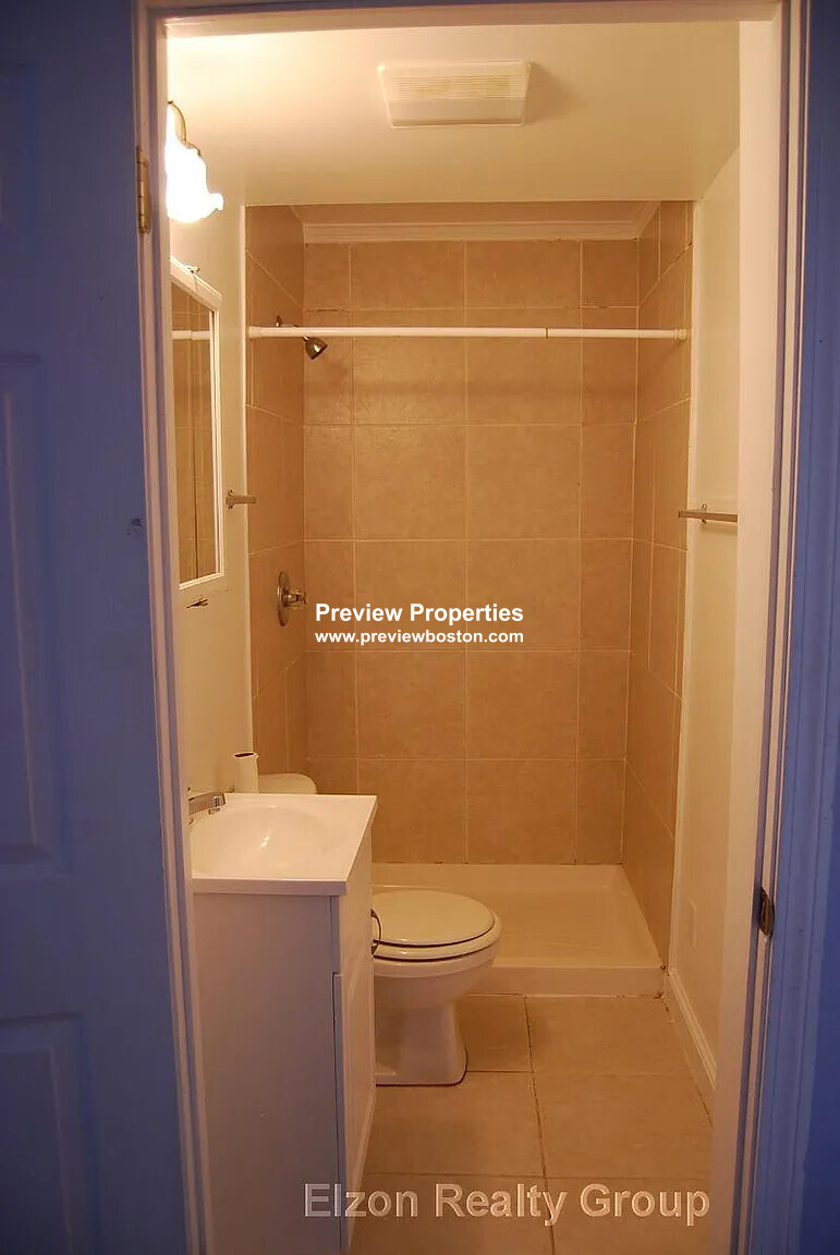 4 bed, 2 bath apartment for rent at 93-95 Undine Rd Unit 95P, Brighton — photo 7 of 9