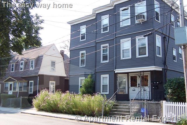 3 bed, 1 bath apartment for rent at 93 Alpine St Unit 1, Spring Hill — photo 2 of 14