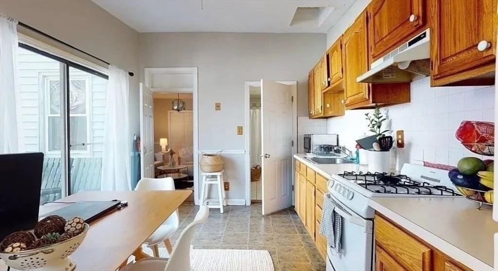 1 bed, 1 bath apartment for rent at 93 Baxter St Unit 1, South Boston — photo 4 of 6