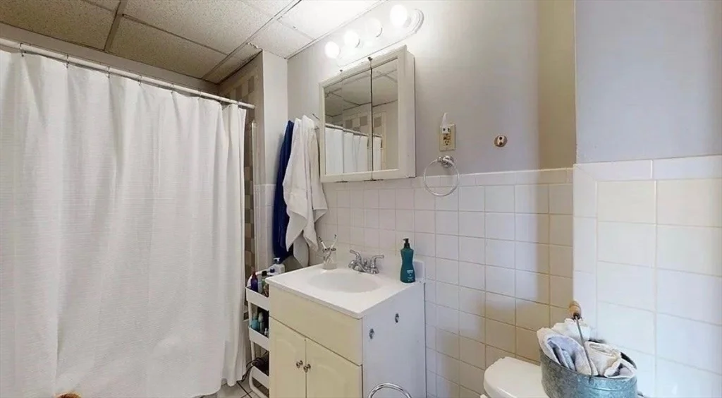 1 bed, 1 bath apartment for rent at 93 Baxter St Unit 1, South Boston — photo 5 of 6