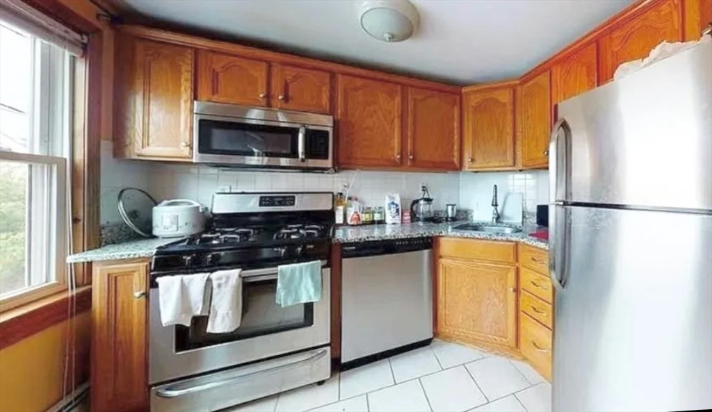 3 bed, 2 bath apartment for rent at 93 Baxter St Unit 2, South Boston — photo 2 of 10