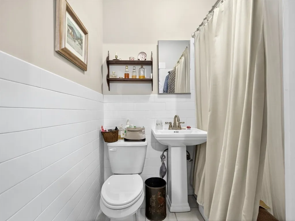 1 bed, 1 bath apartment for rent at 93 Beacon St Unit 1, Beacon Hill — photo 11 of 15