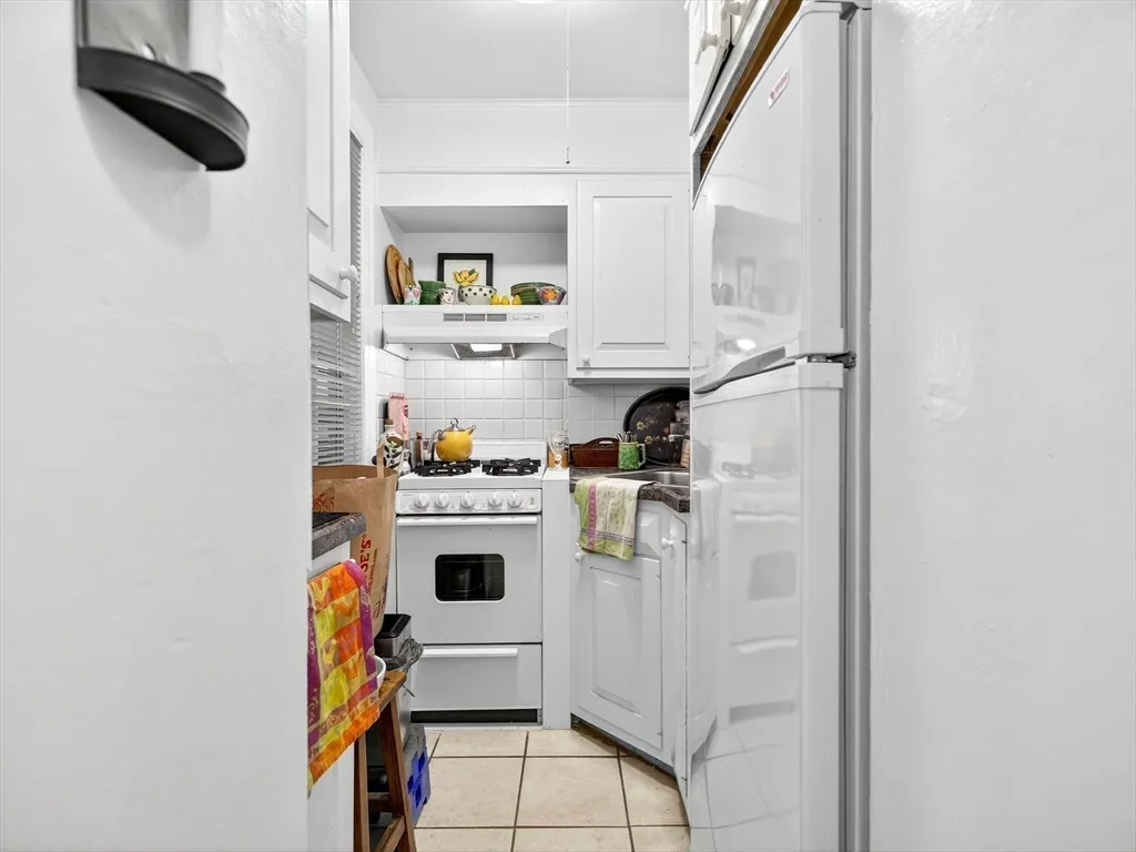 1 bed, 1 bath apartment for rent at 93 Beacon St Unit 1, Beacon Hill — photo 9 of 15
