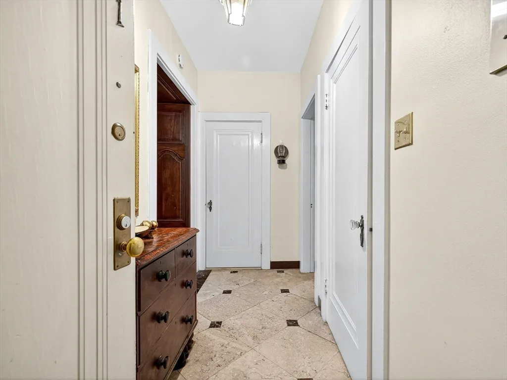 1 bed, 1 bath apartment for rent at 93 Beacon St Unit 1, Beacon Hill — photo 4 of 15