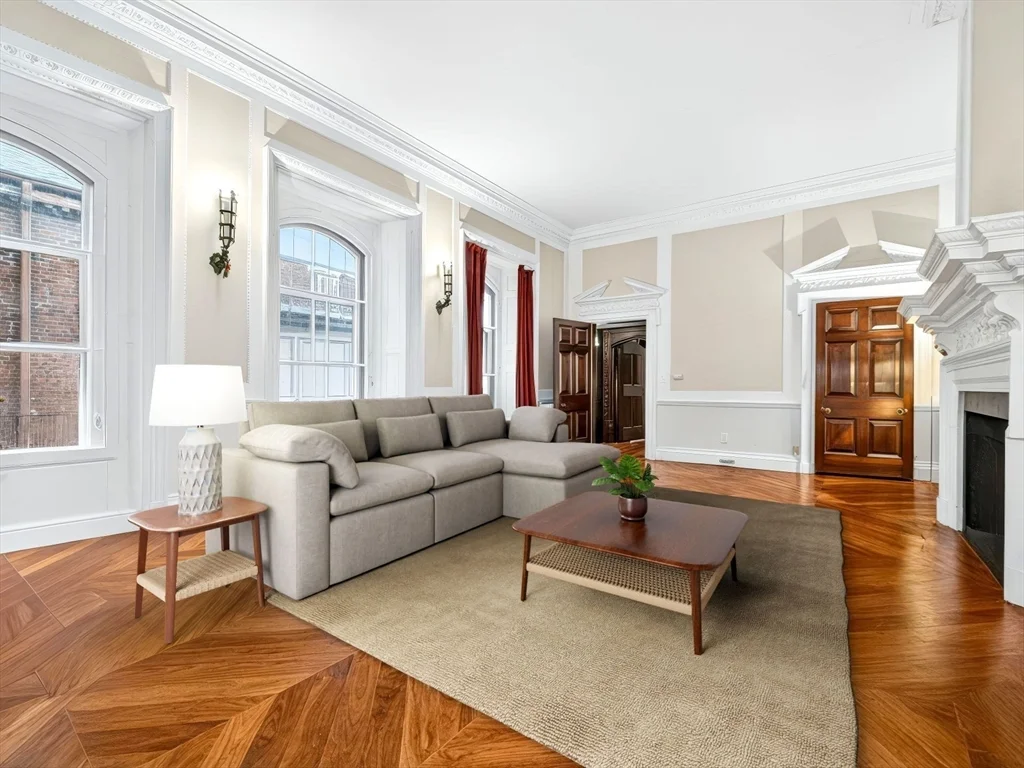 2 bed, 1 bath apartment for rent at 93 Beacon St Unit 5, Beacon Hill — photo 2 of 10
