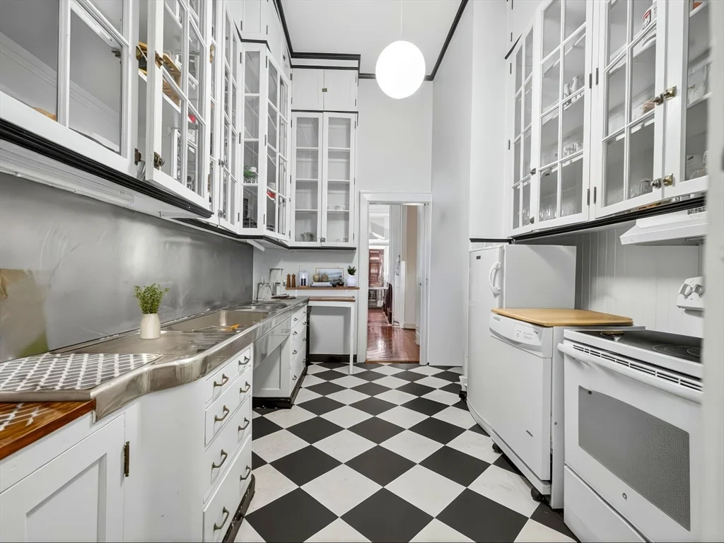 2 bed, 1 bath apartment for rent at 93 Beacon St Unit 5, Beacon Hill — photo 6 of 10