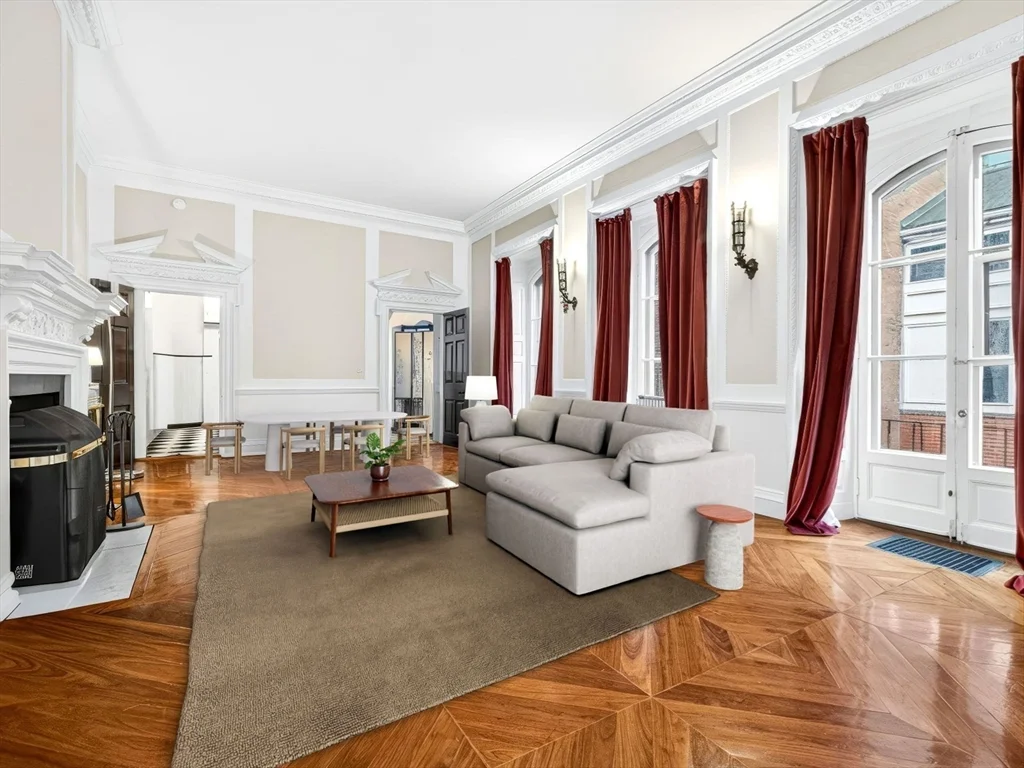 2 bed, 1 bath apartment for rent at 93 Beacon St Unit 5, Beacon Hill