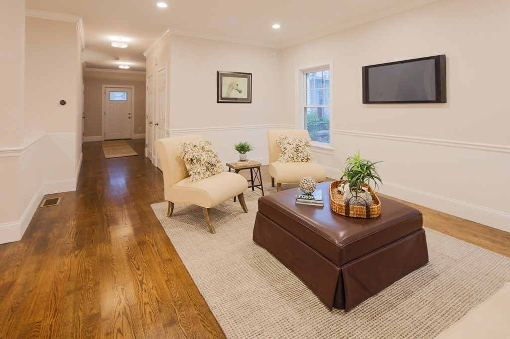 4 bed, 2.5 bath apartment for rent at 93 Calvary St Unit 2, South Side — photo 4 of 23