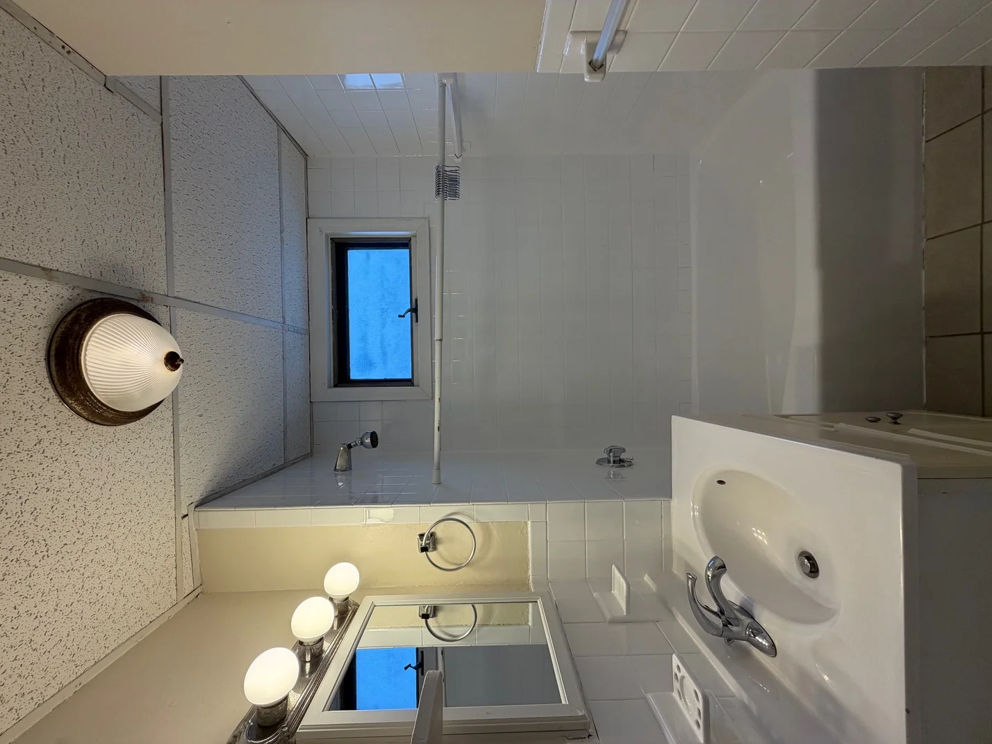 4 bed, 1 bath apartment for rent at 93 Capen St Unit 2, Medford — photo 13 of 21