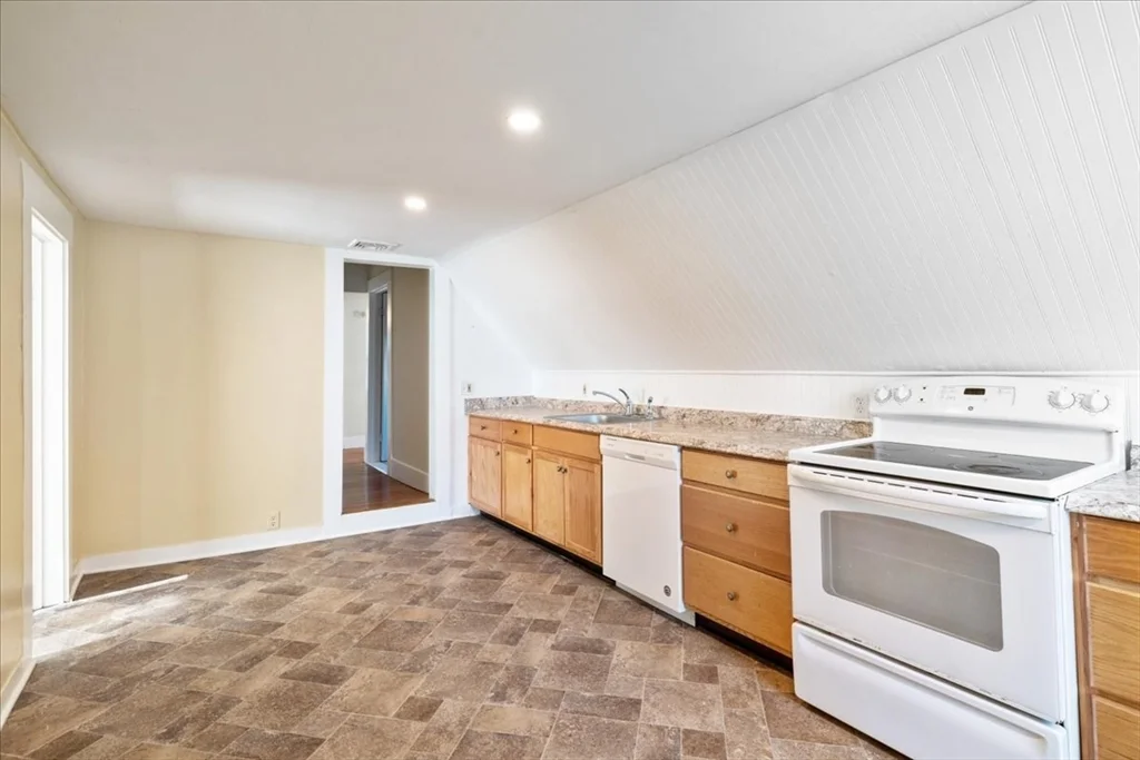 2 bed, 1 bath apartment for rent at 93 Carleton St Unit 2, Haverhill — photo 11 of 14