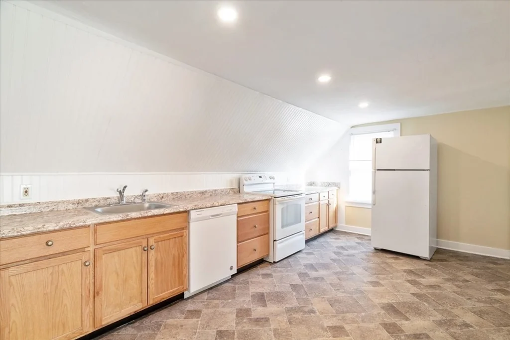2 bed, 1 bath apartment for rent at 93 Carleton St Unit 2, Haverhill — photo 10 of 14