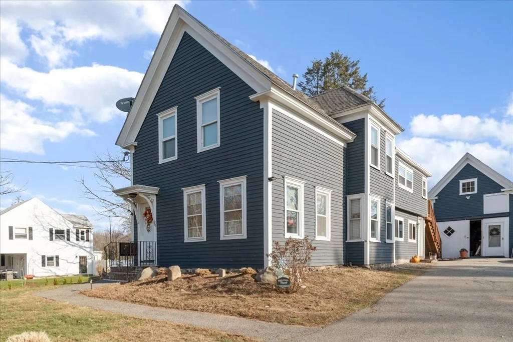2 bed, 1 bath apartment for rent at 93 Carleton St Unit 2, Haverhill