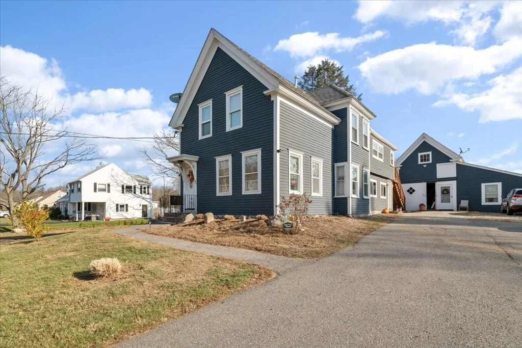 2 bed, 1 bath apartment for rent at 93 Carleton St Unit 2, Haverhill — photo 2 of 14