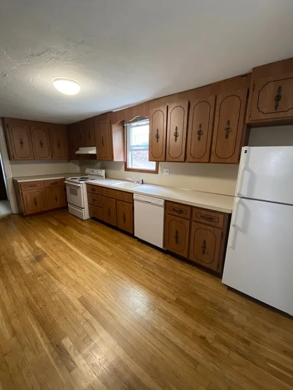 1 bed, 1 bath apartment for rent at 93 Cass St Unit B2, West Roxbury — photo 2 of 7