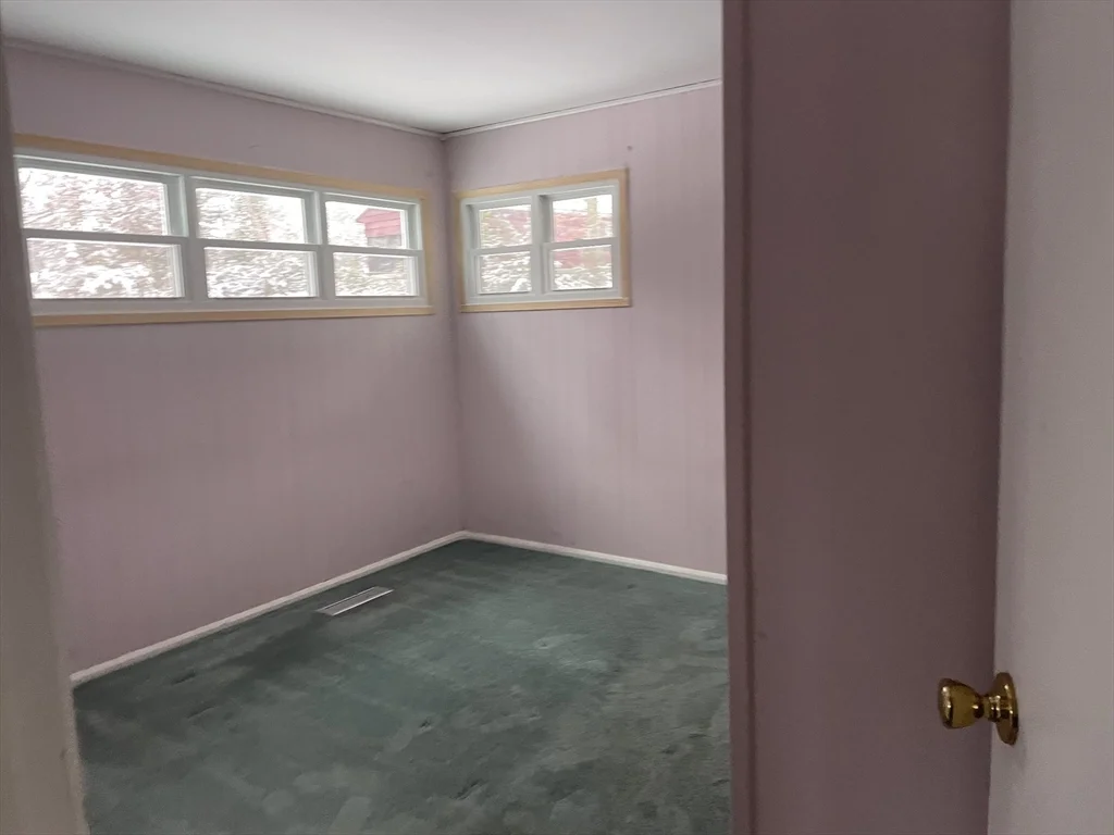 3 bed, 1 bath apartment for rent at 93 Cedar Hill Rd, Northborough — photo 6 of 13