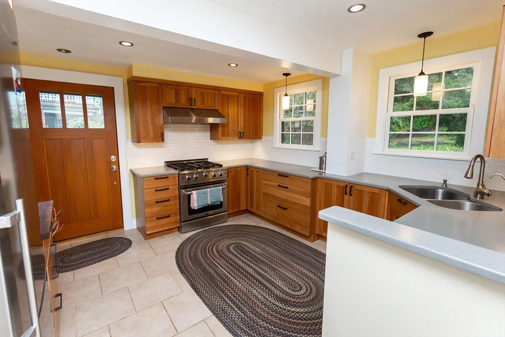 3 bed, 1 bath apartment for rent at 93 Churchill Ave, Arlington — photo 10 of 12