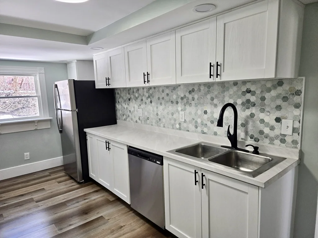 3 bed, 1 bath apartment for rent at 93 Cliff St Unit 2, Southbridge — photo 4 of 11