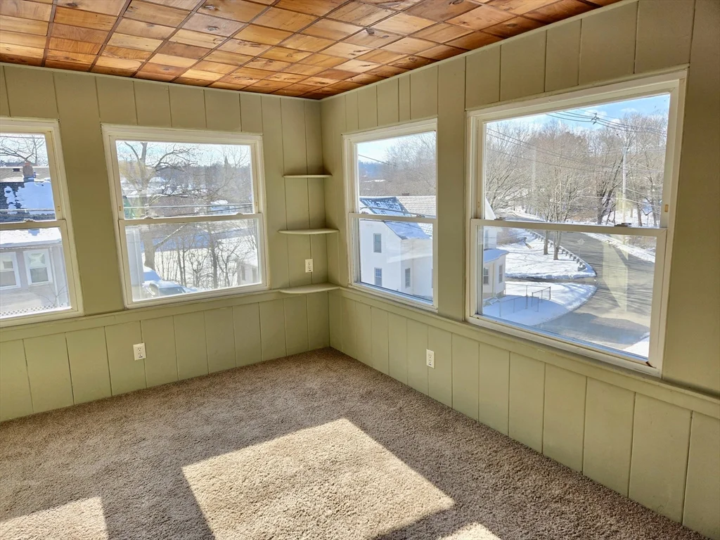 3 bed, 1 bath apartment for rent at 93 Cliff St Unit 2, Southbridge — photo 3 of 11