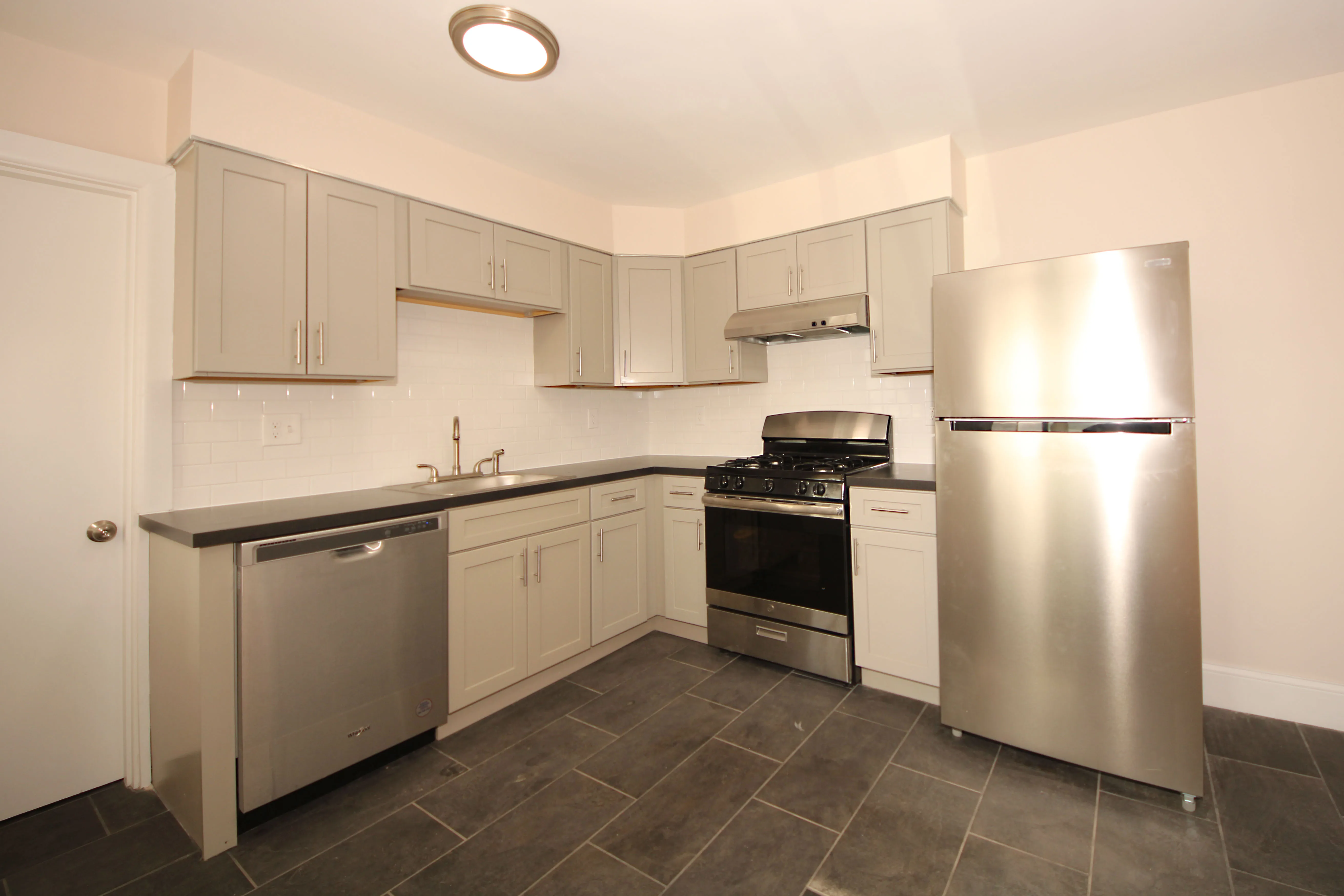1 bed, 1 bath apartment for rent at 93 Cushing St Unit 1D, South Side