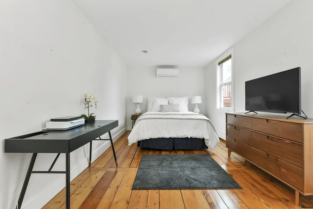 4 bed, 1 bath apartment for rent at 93 Dresser St, South Boston — photo 15 of 31