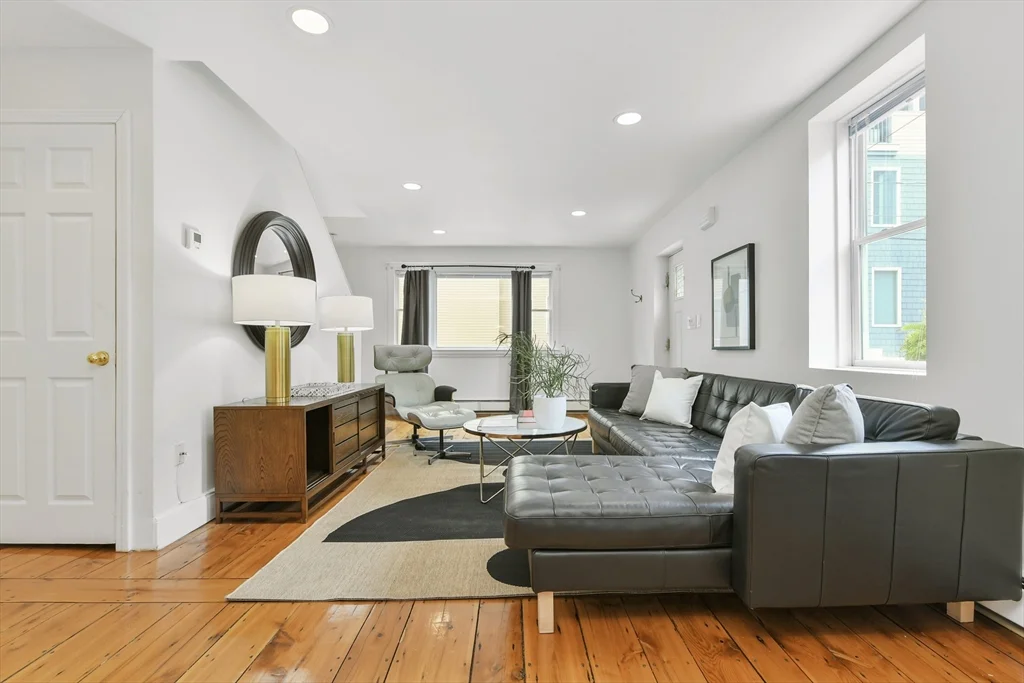 4 bed, 1 bath apartment for rent at 93 Dresser St, South Boston — photo 6 of 31