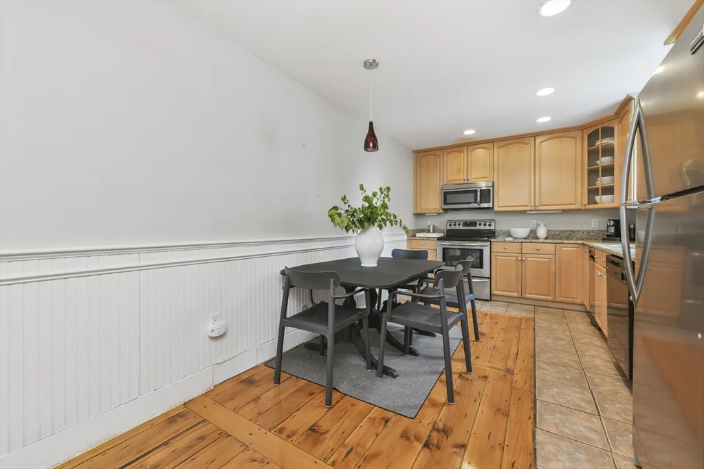 4 bed, 1 bath apartment for rent at 93 Dresser St, South Boston — photo 3 of 31