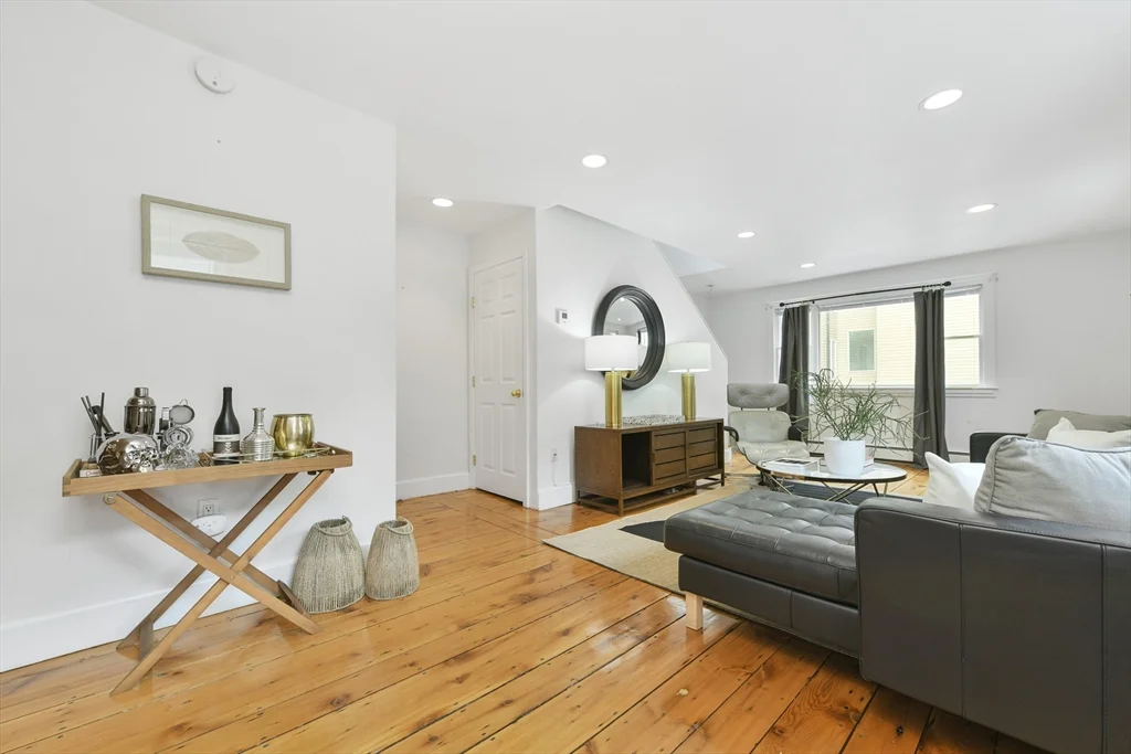 4 bed, 1 bath apartment for rent at 93 Dresser St, South Boston — photo 7 of 31