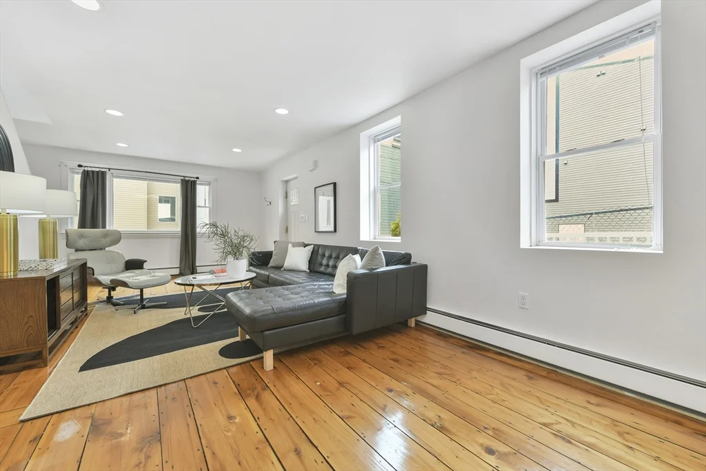 4 bed, 1 bath apartment for rent at 93 Dresser St, South Boston — photo 5 of 31