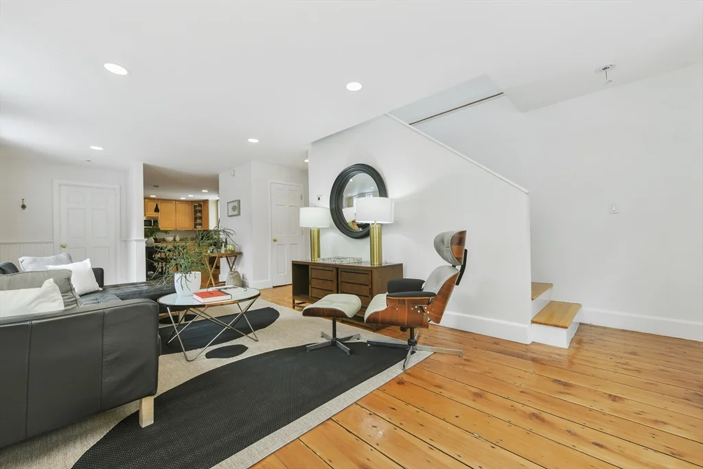 4 bed, 1 bath apartment for rent at 93 Dresser St, South Boston — photo 8 of 31
