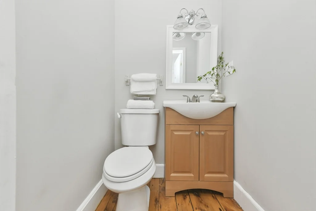 4 bed, 1 bath apartment for rent at 93 Dresser St, South Boston — photo 4 of 31