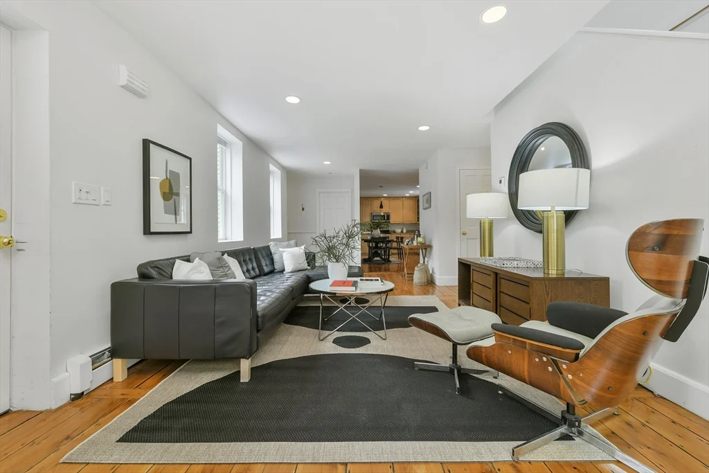 4 bed, 1 bath apartment for rent at 93 Dresser St, South Boston — photo 9 of 31