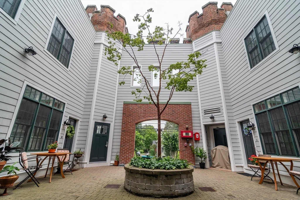 3 bed, 2 bath apartment for rent at 93 E Central St Unit 17, Natick — photo 2 of 22