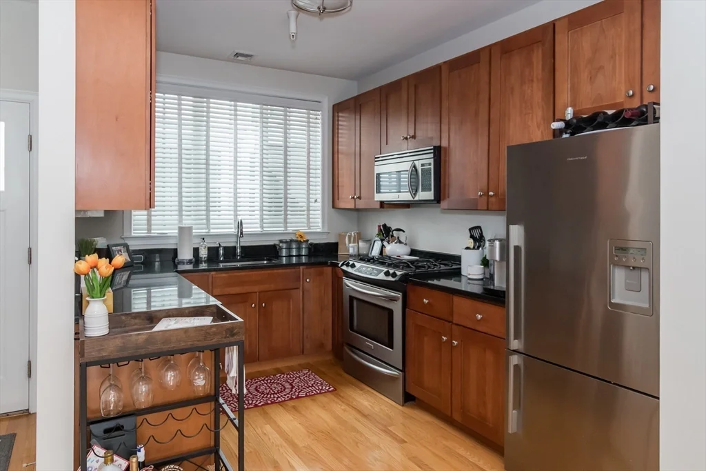 3 bed, 2 bath apartment for rent at 93 E Central St Unit 17, Natick — photo 7 of 22