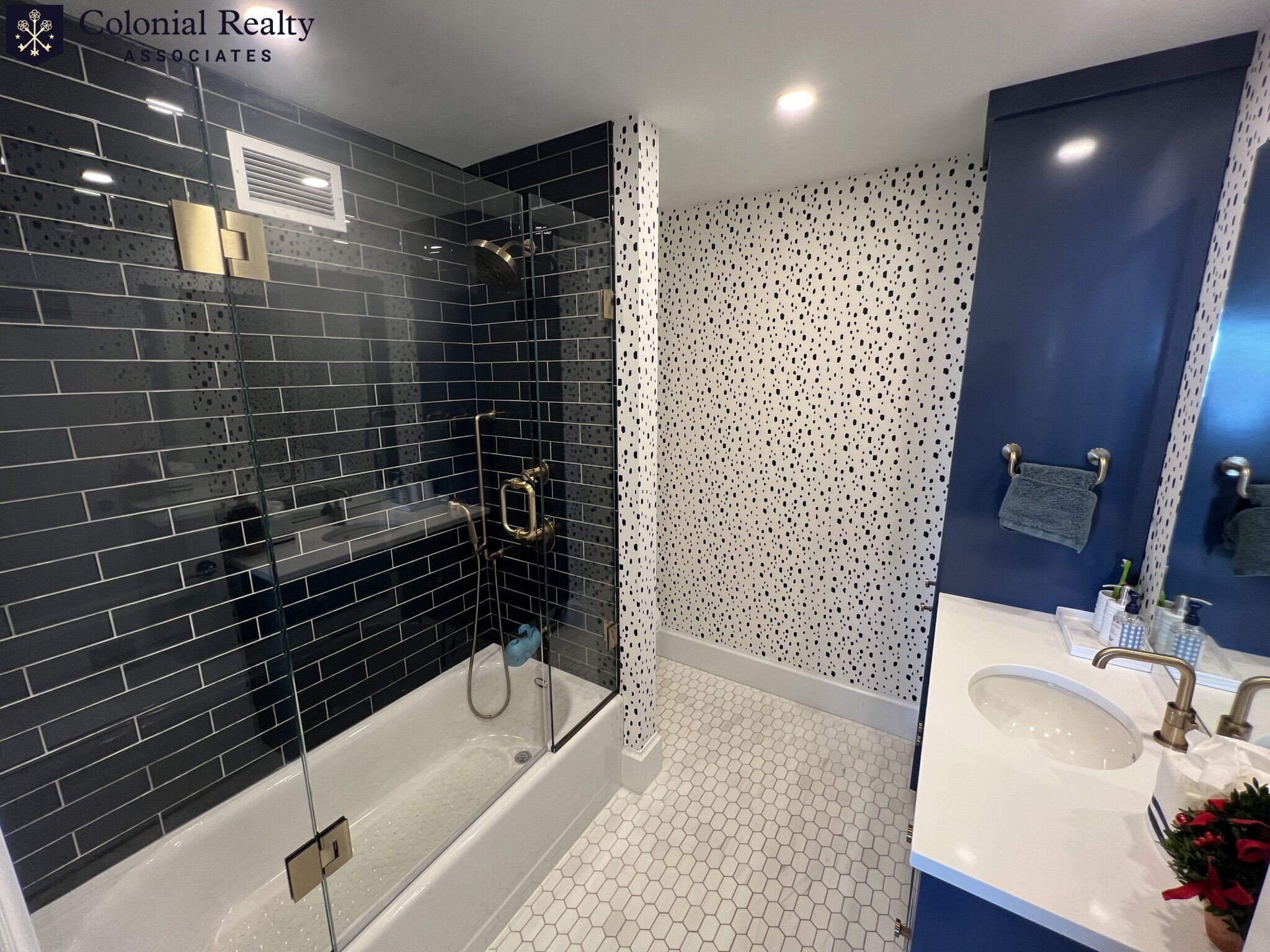 4 bed, 3.5 bath apartment for rent at 93 East India Row Unit DCE, Waterfront — photo 17 of 43