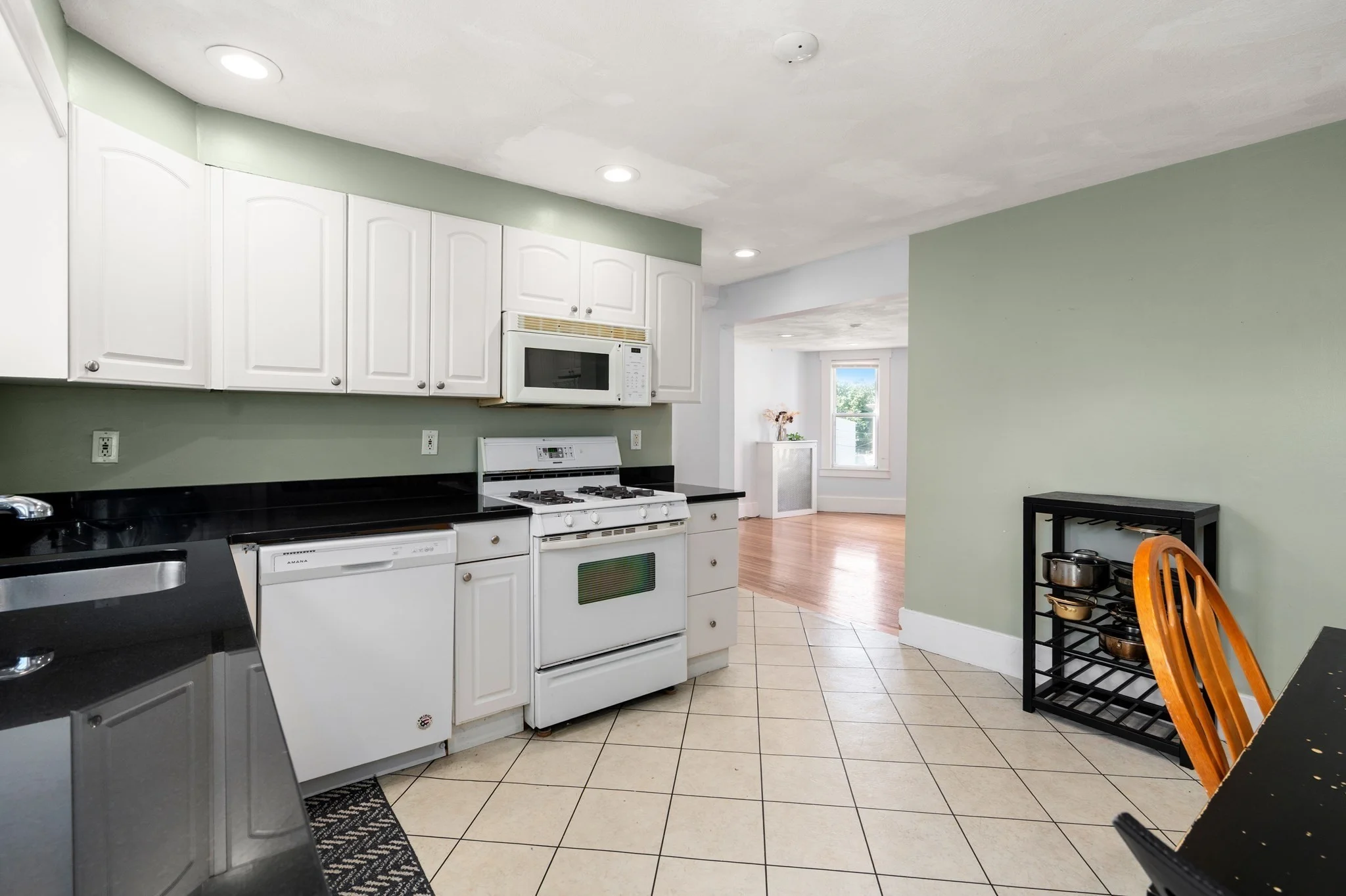 3 bed, 1 bath apartment for rent at 93 Easton St Unit 3, Allston — photo 2 of 16