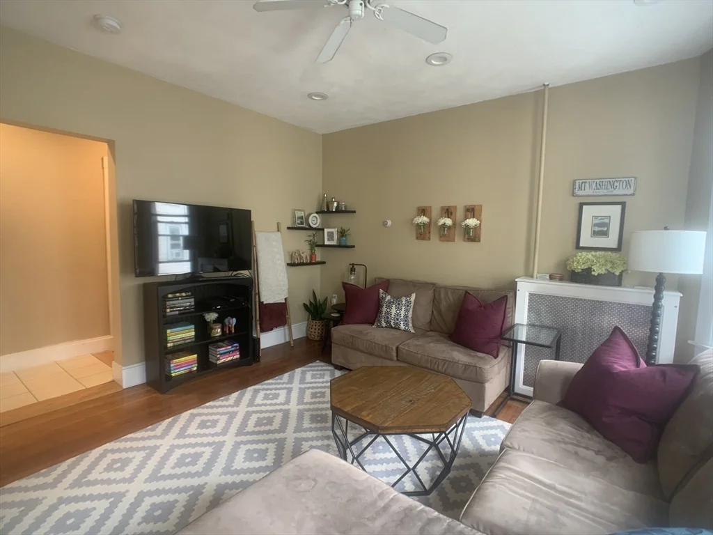 3 bed, 1 bath apartment for rent at 93 Easton St Unit 3, Allston — photo 6 of 13