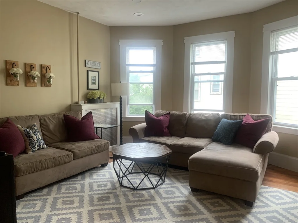 3 bed, 1 bath apartment for rent at 93 Easton St Unit 3, Allston — photo 7 of 13